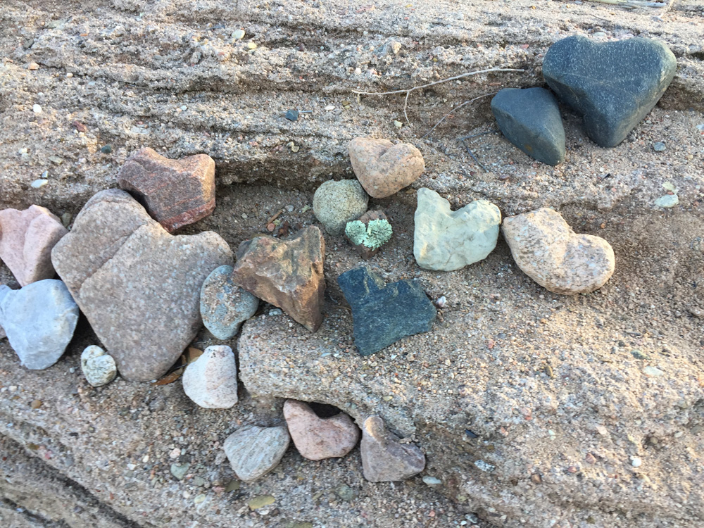 dawnchandler_santa-fe-heart-rock-shelf-03_1000px