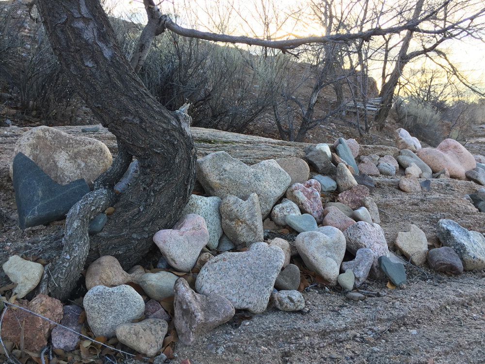 dawnchandler_santa-fe-heart-rock-shelf-05_1000px