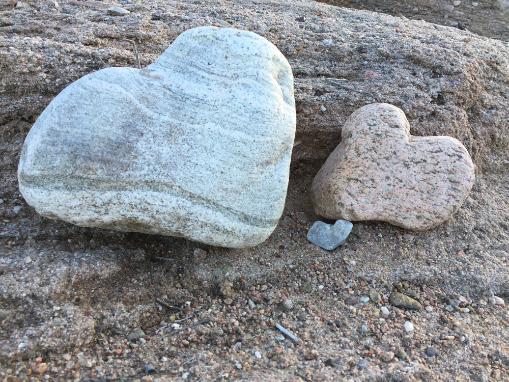 dawnchandler_santa-fe-heart-rock-shelf-07_1000px